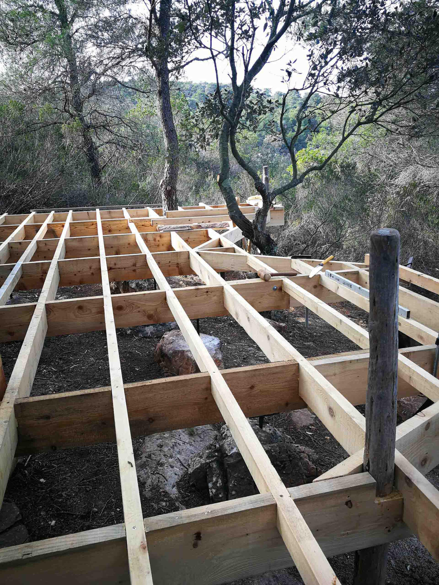 WOODEN SUBCONSTRUCTION FOR DRAGONHUT